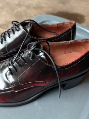 Classic Women's Interlect Healed Oxford Shoes in Burgundy Black Finish